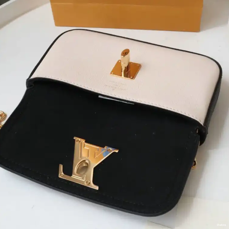 2205DJ0028 LV Bag 0726